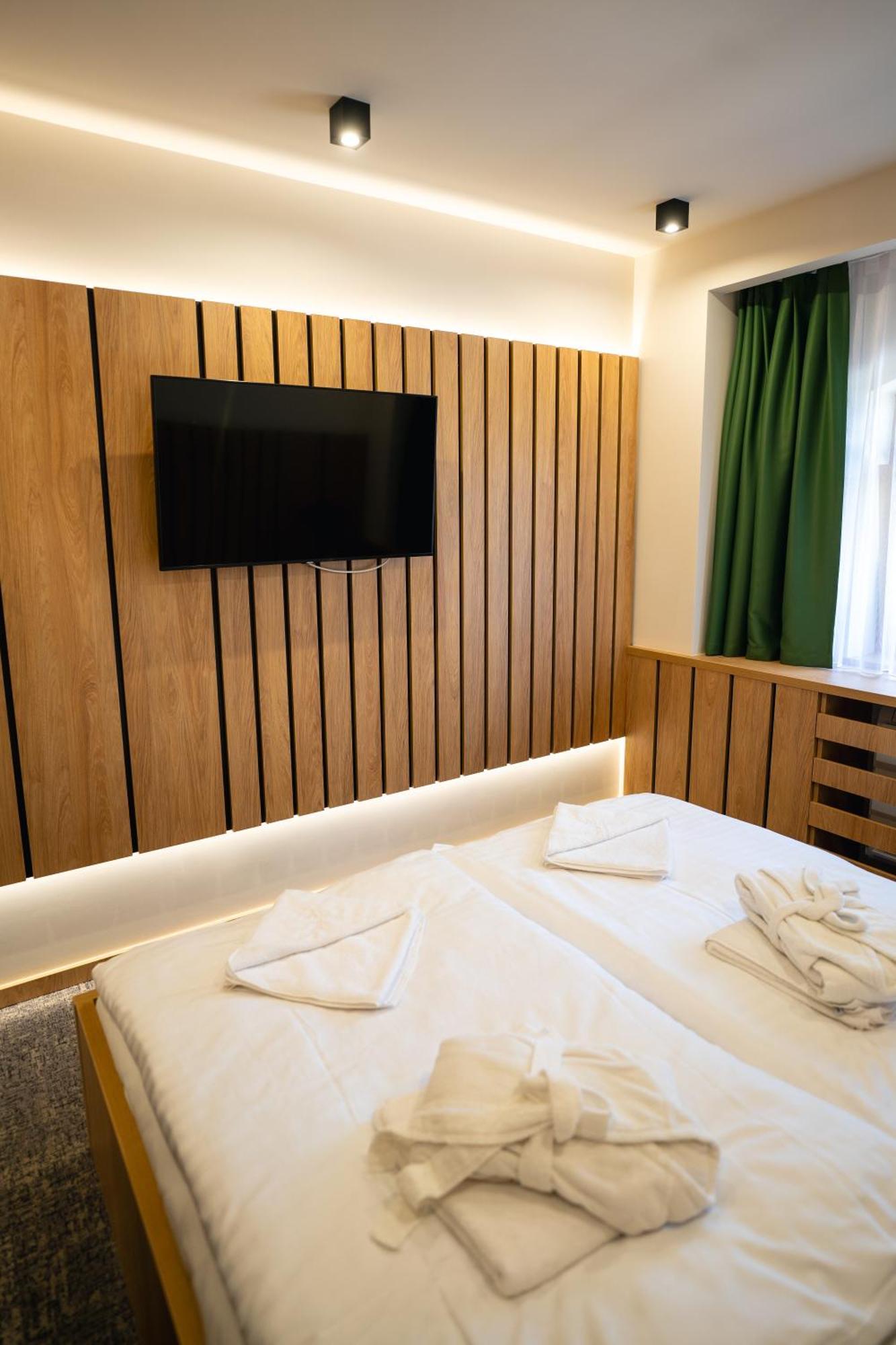 Vásárosnamény Hunor Hotel Es Etterem מראה חיצוני תמונה