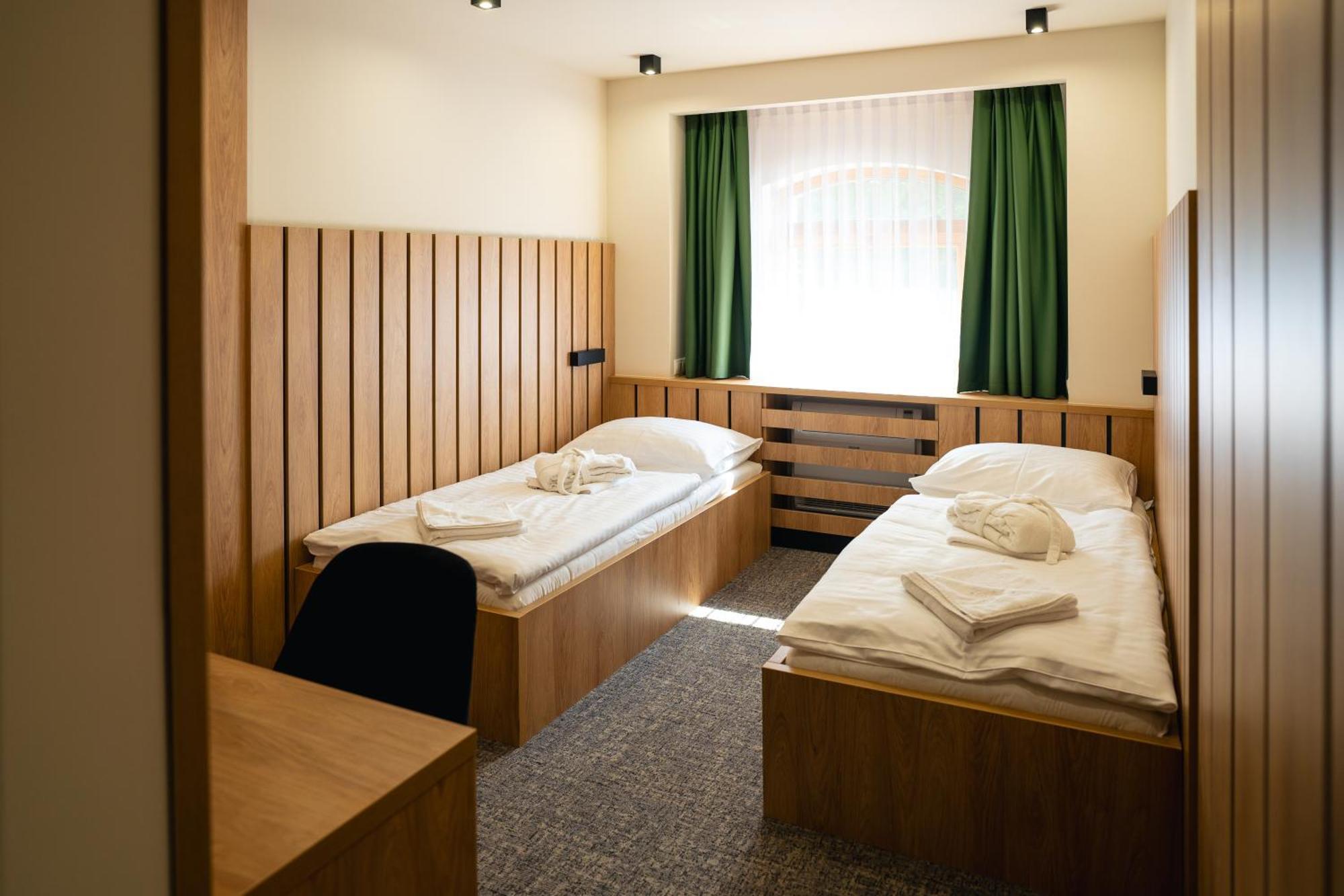 Vásárosnamény Hunor Hotel Es Etterem חדר תמונה