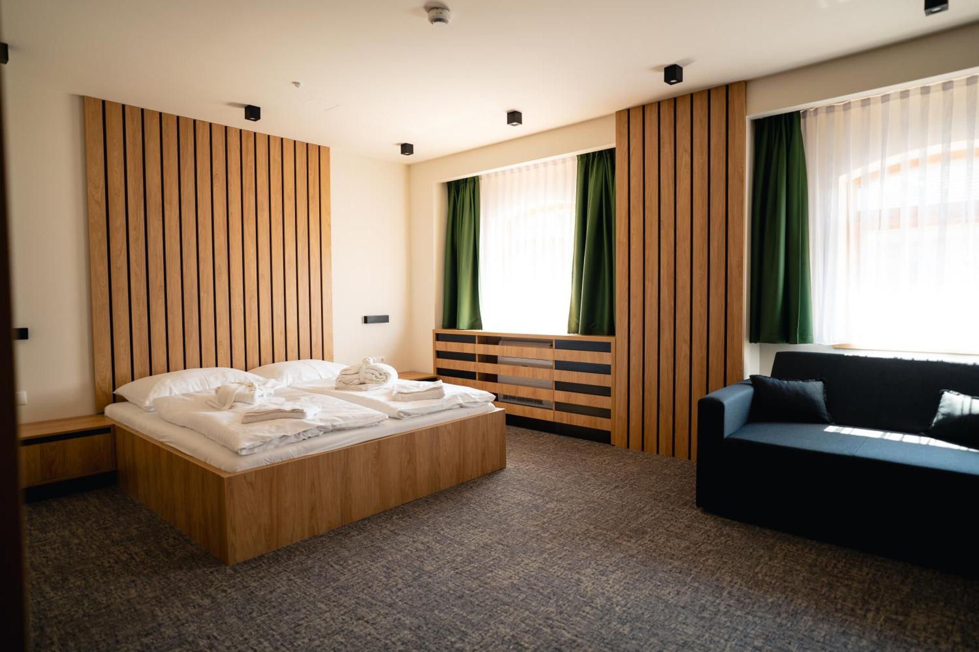 Vásárosnamény Hunor Hotel Es Etterem מראה חיצוני תמונה