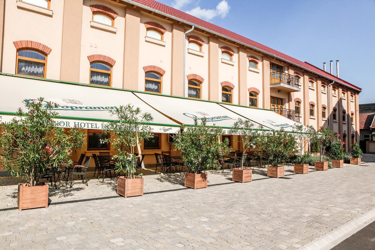 Vásárosnamény Hunor Hotel Es Etterem מראה חיצוני תמונה